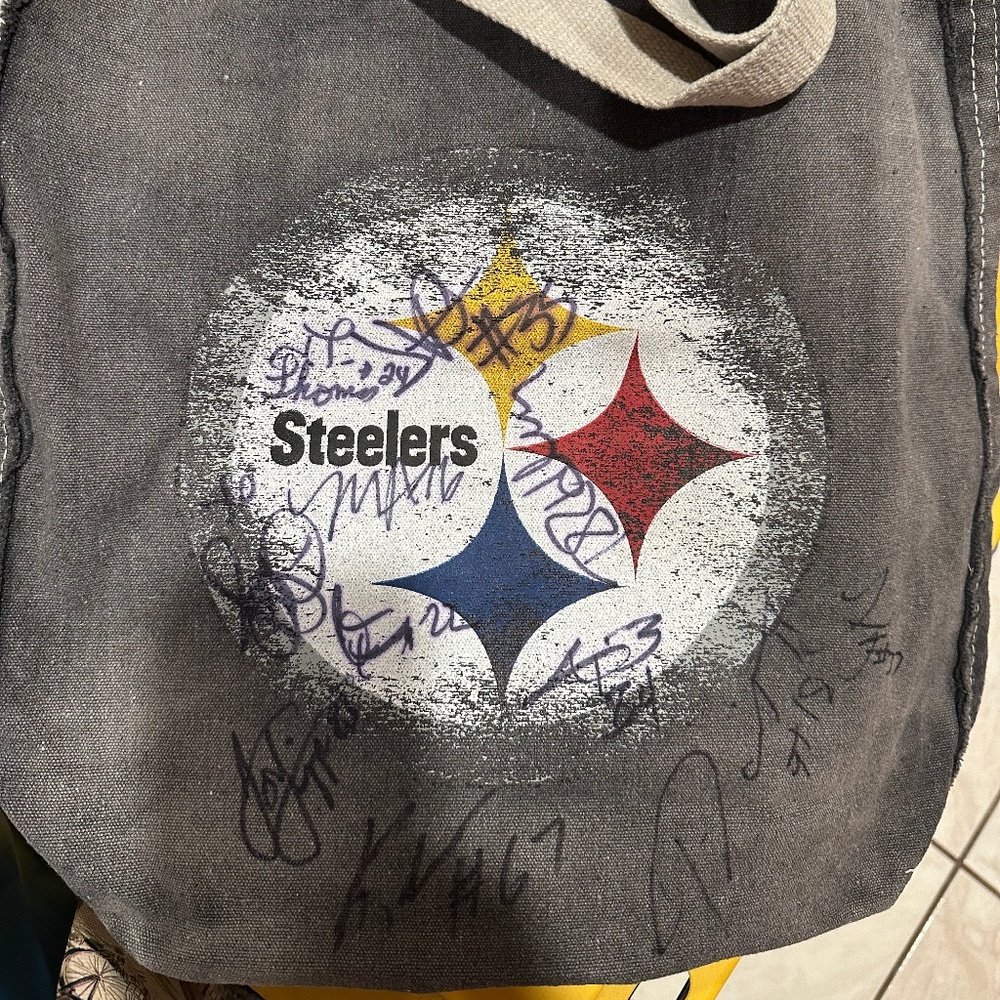 AUTOGRAPHED PITTSBURGH STEELER CANVAS BAG 2012
